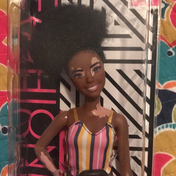 Fashionista Barbie - Picture 3 of 8